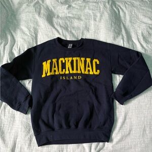 Mackinac Island graphic crew neck size unisex small